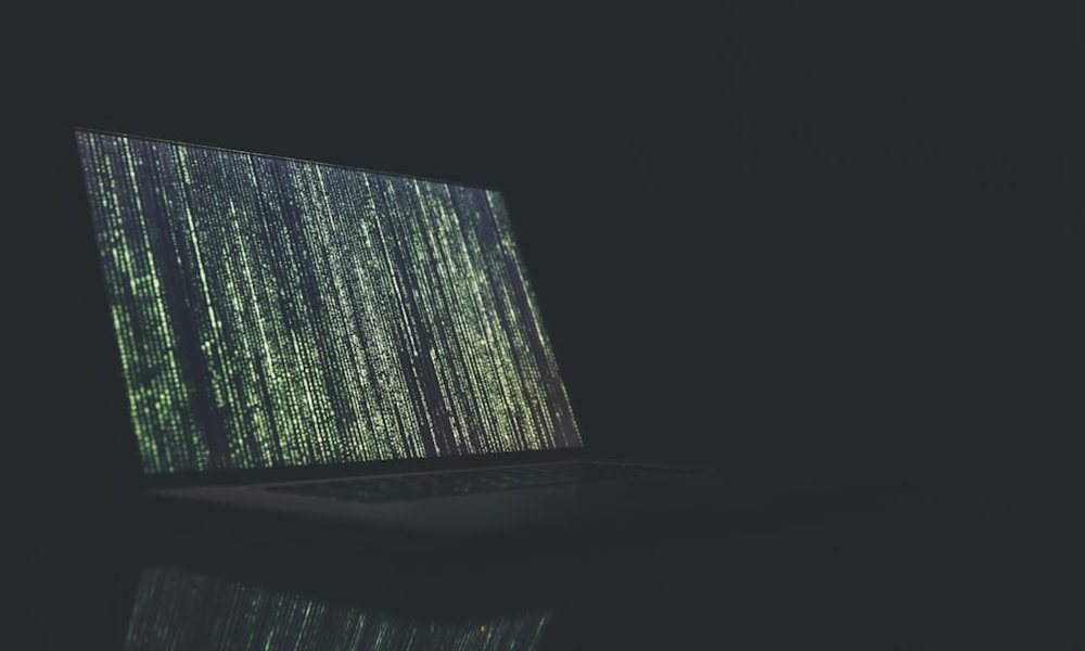 Laptop និងកូដសុវត្ថិភាព