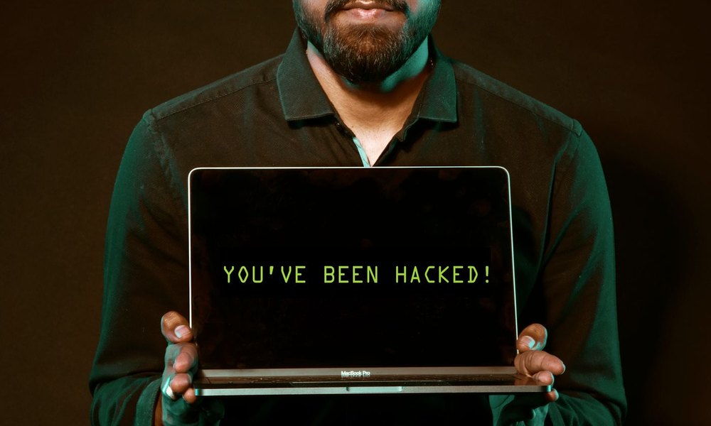ឆានែល YouTube ត្រូវគេ Hack — មគ្គុទេសក៍សង្គ្រោះ